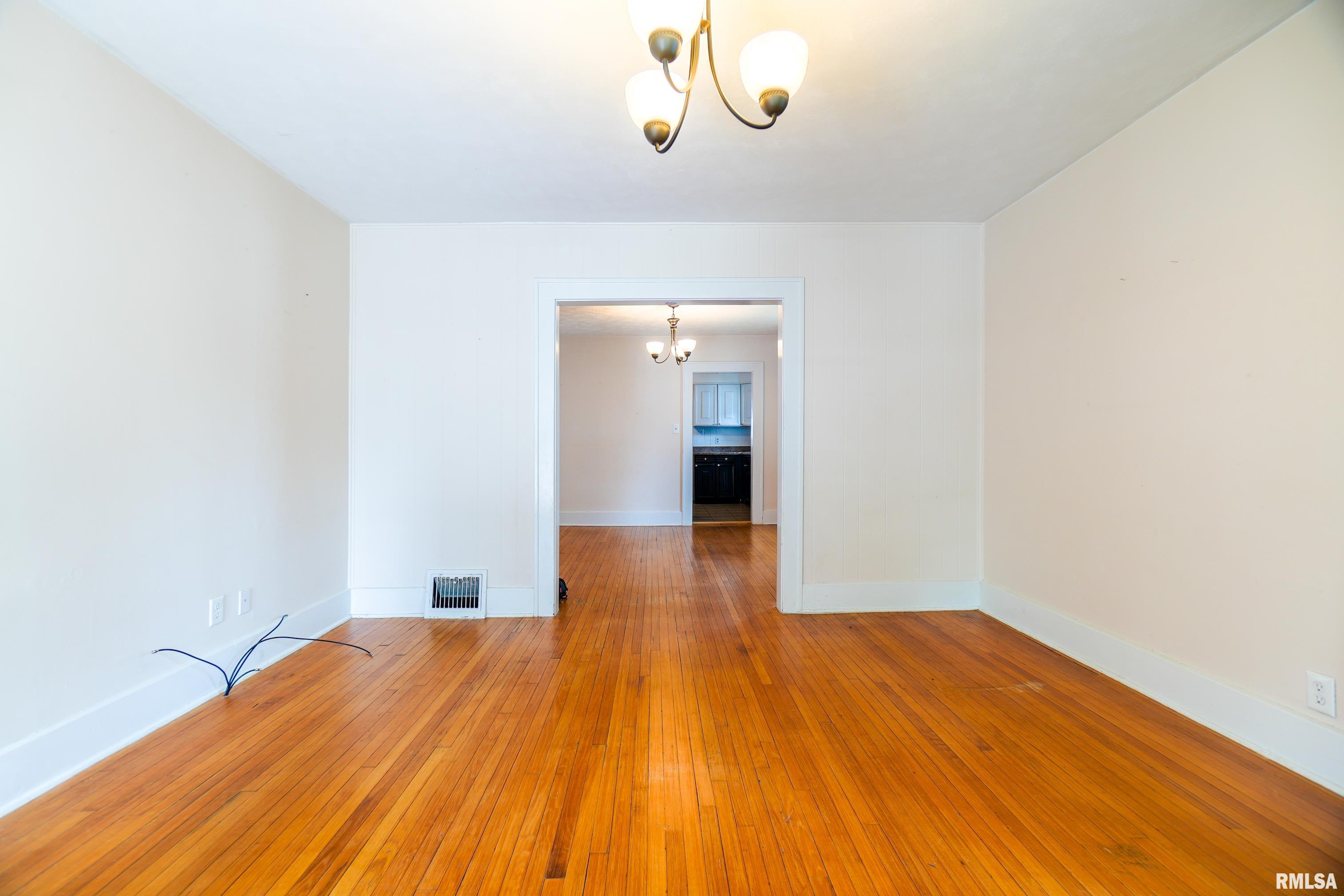 2013 South Pasfield Street Springfield, IL 62704 - Photo 9 of 39