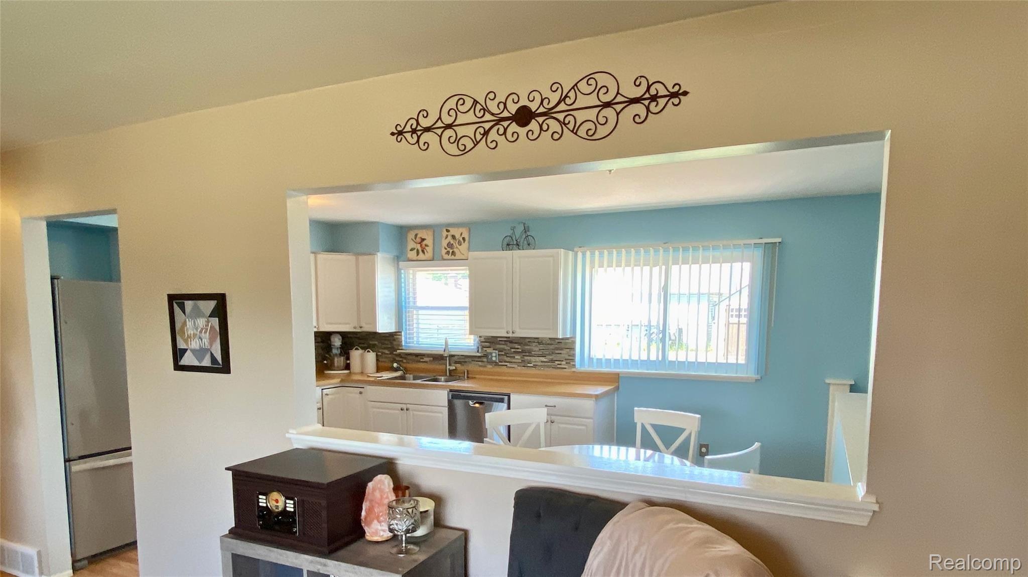 40565 Pickett Ridge Road Sterling Heights, MI 48313 - Photo 14 of 22 40565 Pickett Ridge - 9 of 23.jpeg