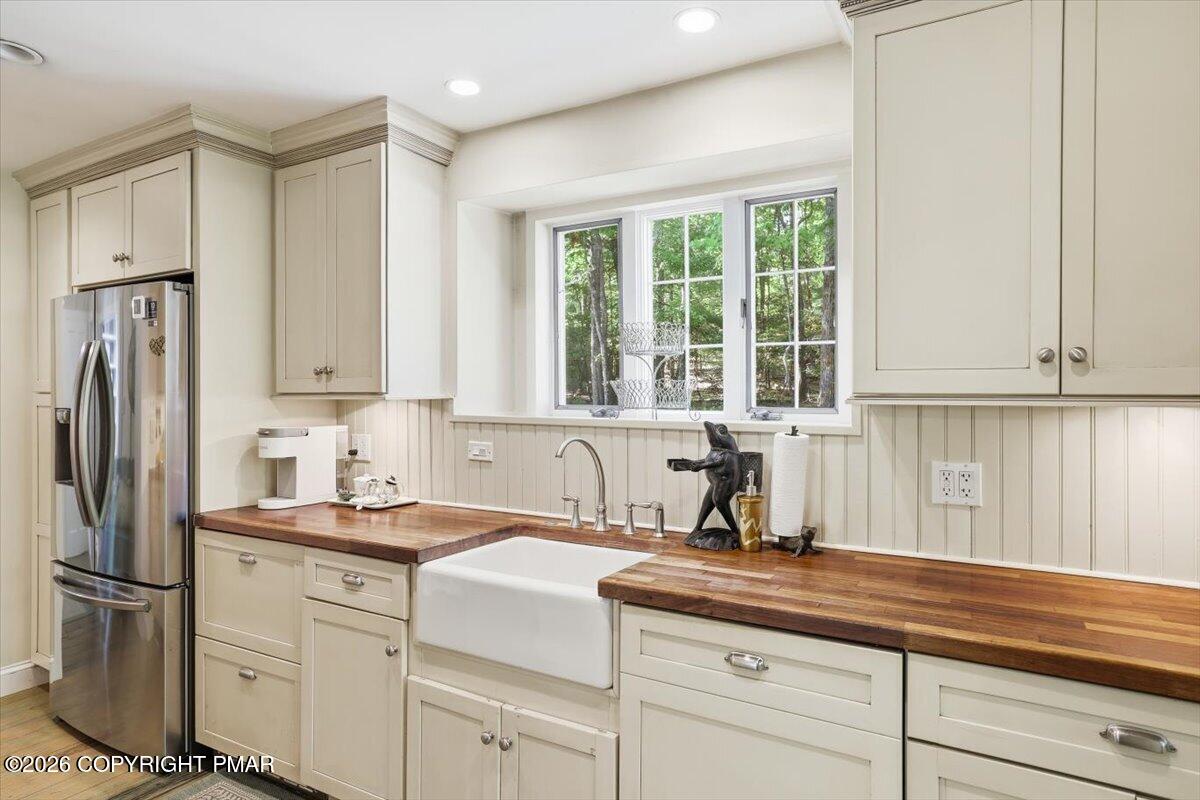 315 West Gate Road Cresco, PA 18326 - Photo 12 of 60 Kitchen