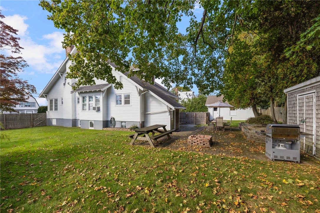 127 West Main Road Middletown, RI 02842 - Photo 32 of 33