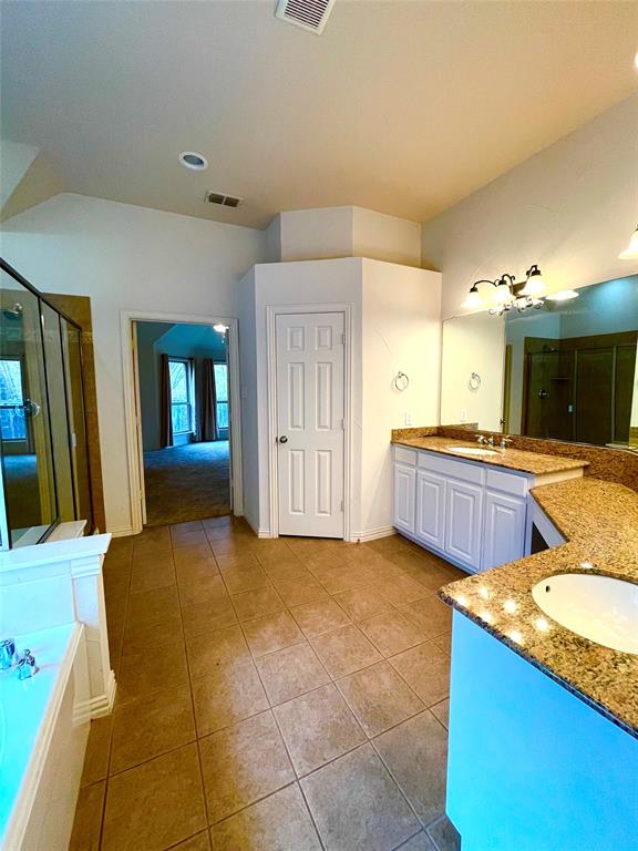 5412 Bentrose Drive McKinney, TX 75070 - Photo 11 of 24 a large kitchen with a sink and a large mirror