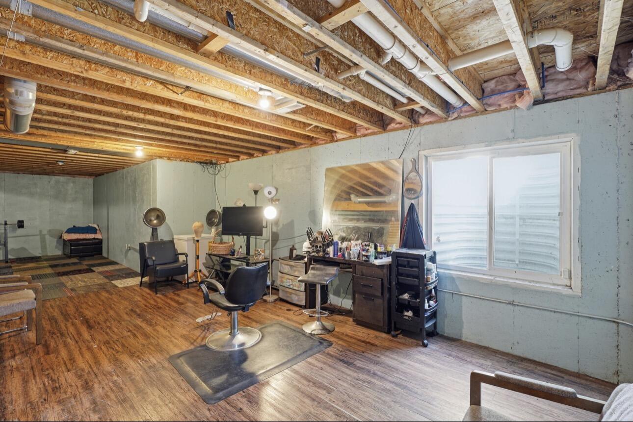 1015 Monroe Street Benton Harbor, MI 49022 - Photo 20 of 24 IMG_4905