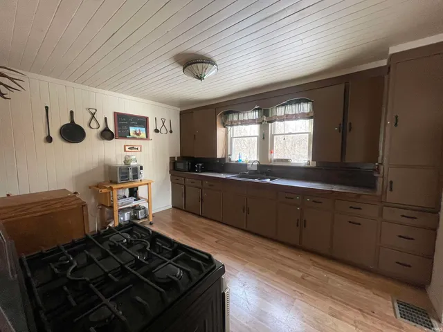 3542 West Division Road, Peru, IN 46970