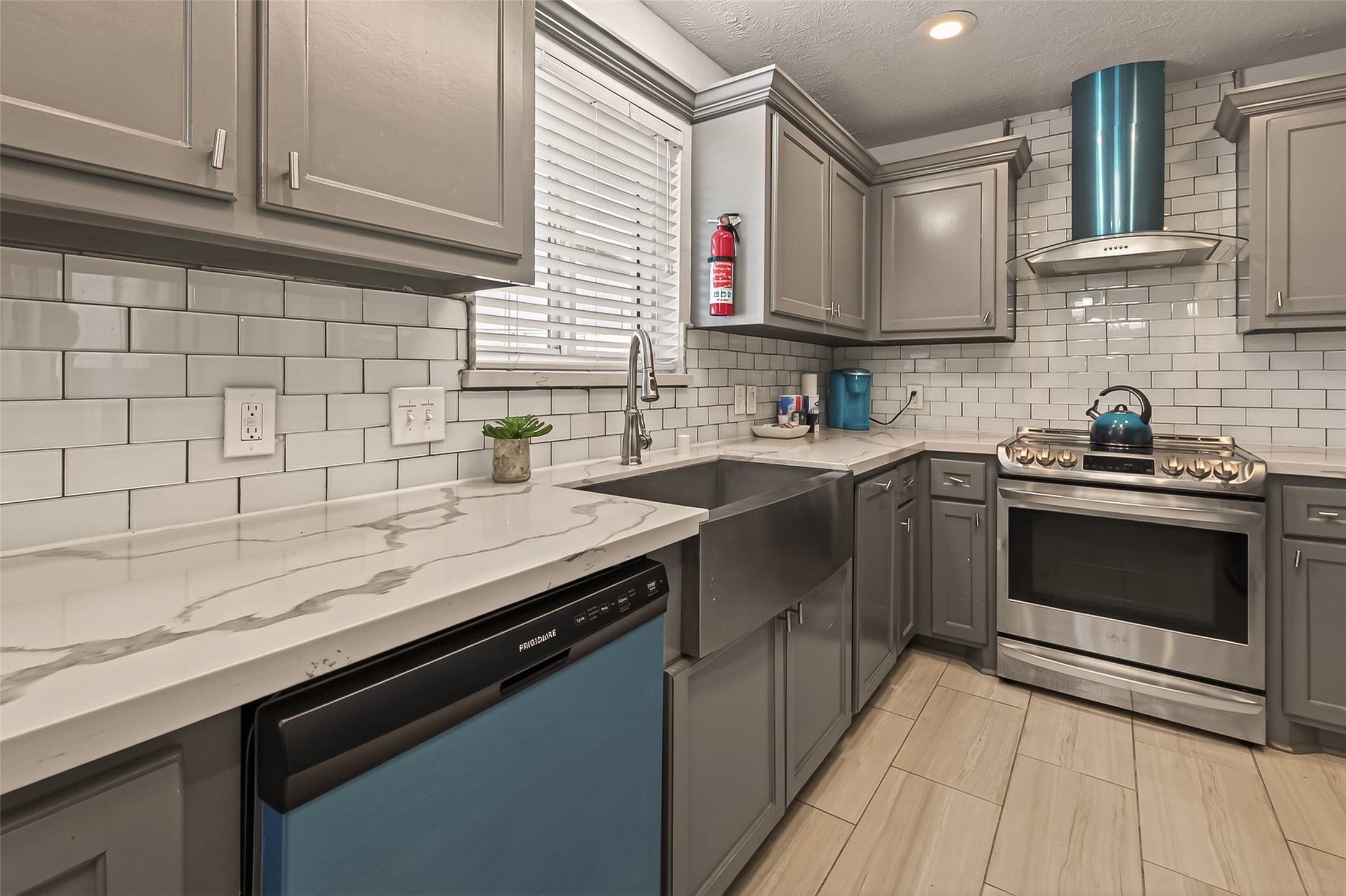 15206 Ridingwood Drive Houston, TX 77489 - Photo 26 of 43 a kitchen with a sink cabinets and stainless steel appliances