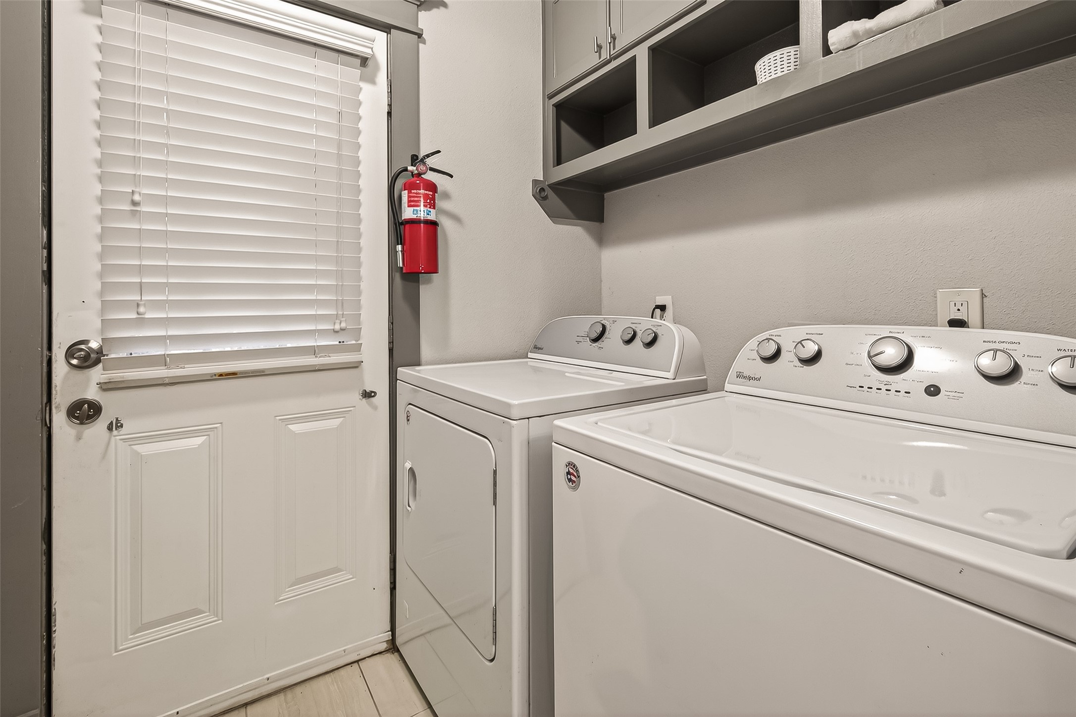 15206 Ridingwood Drive Houston, TX 77489 - Photo 29 of 43 a utility room with dryer and washer