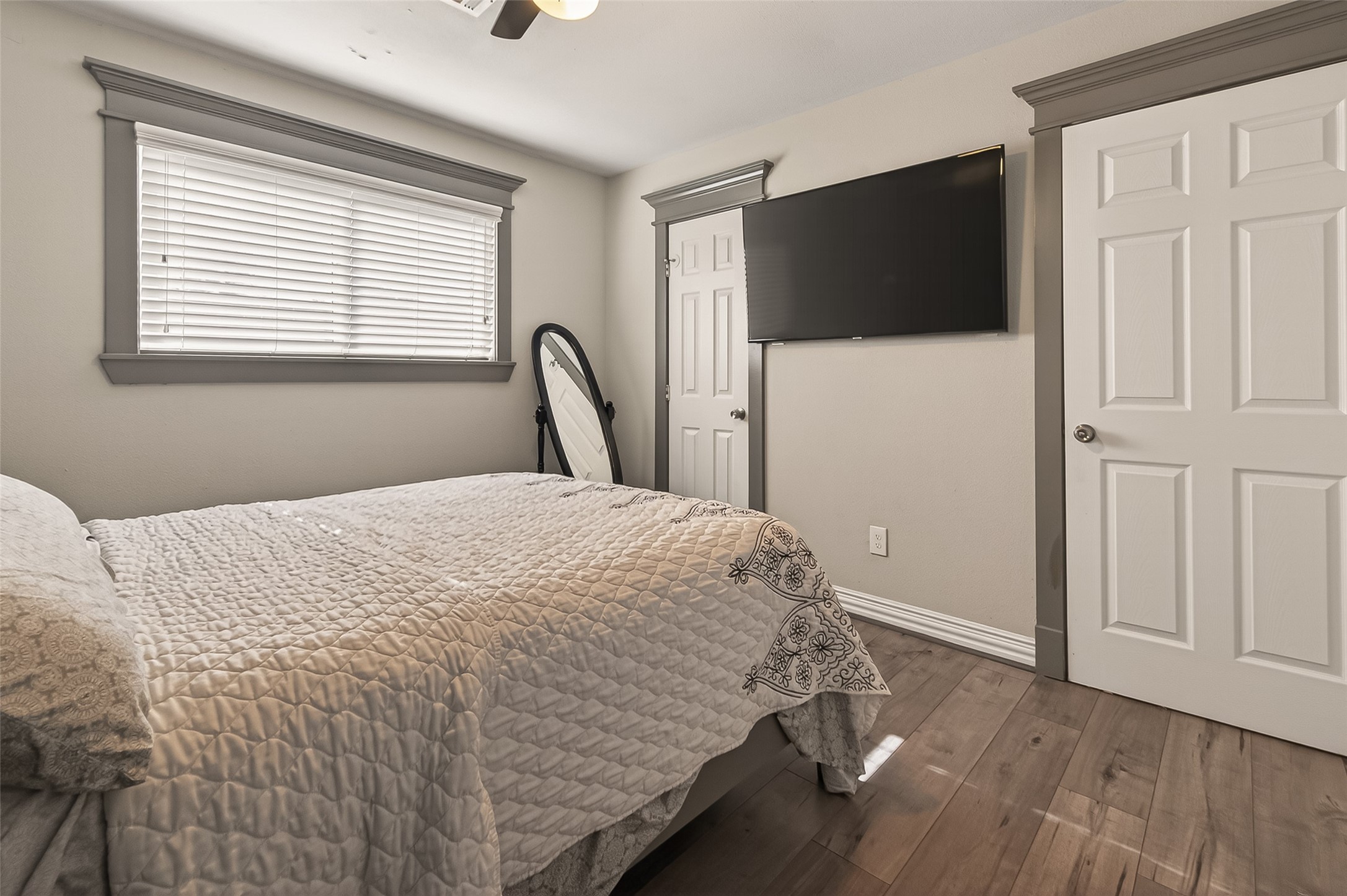 15206 Ridingwood Drive Houston, TX 77489 - Photo 31 of 43 a bedroom with a bed tv and a window