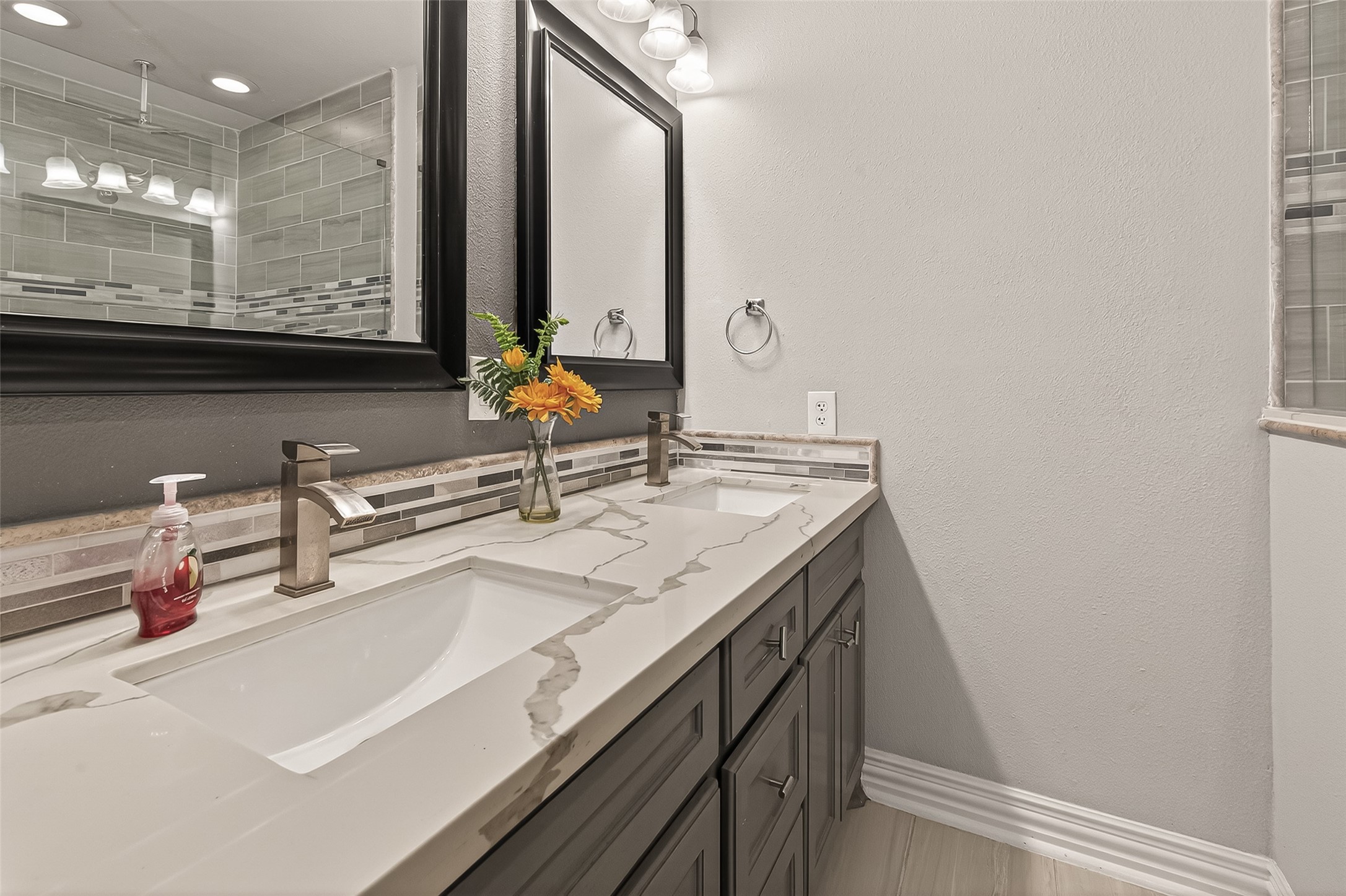 15206 Ridingwood Drive Houston, TX 77489 - Photo 39 of 43 a bathroom with a sink and a mirror