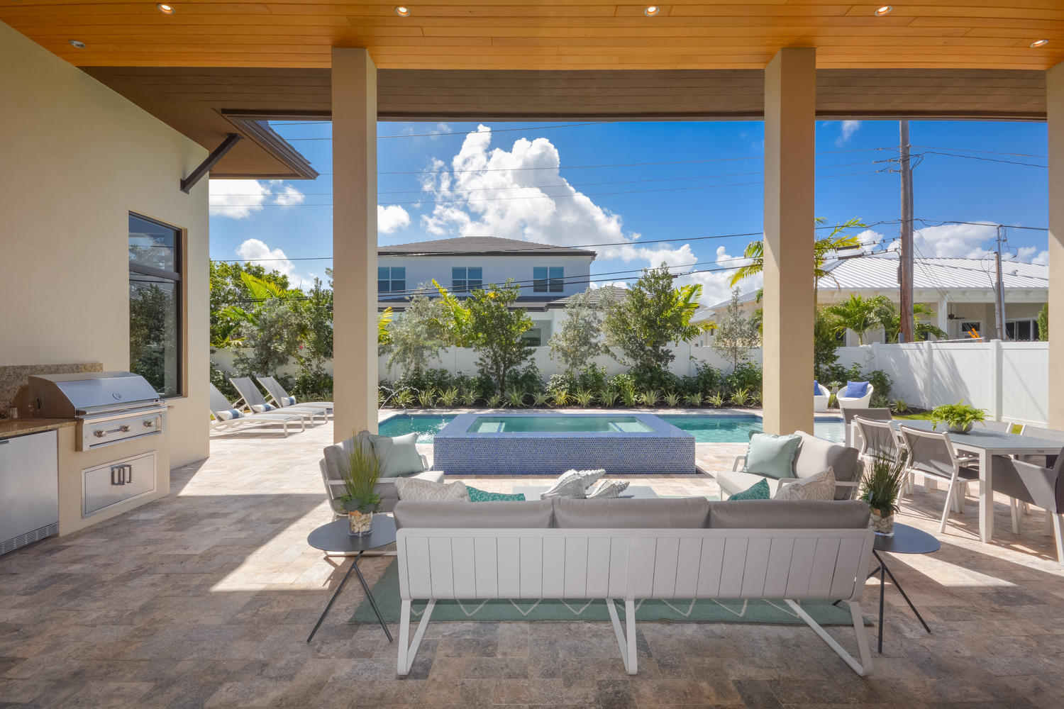 224 Northeast 7th Street Boca Raton, FL 33432 - Photo 2 of 3 224 NE 7th St Boca Raton FL-large-022-58