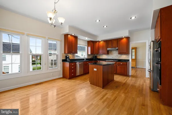 $749,000 | 9 Stage Coach Court, Germantown, MD 20876