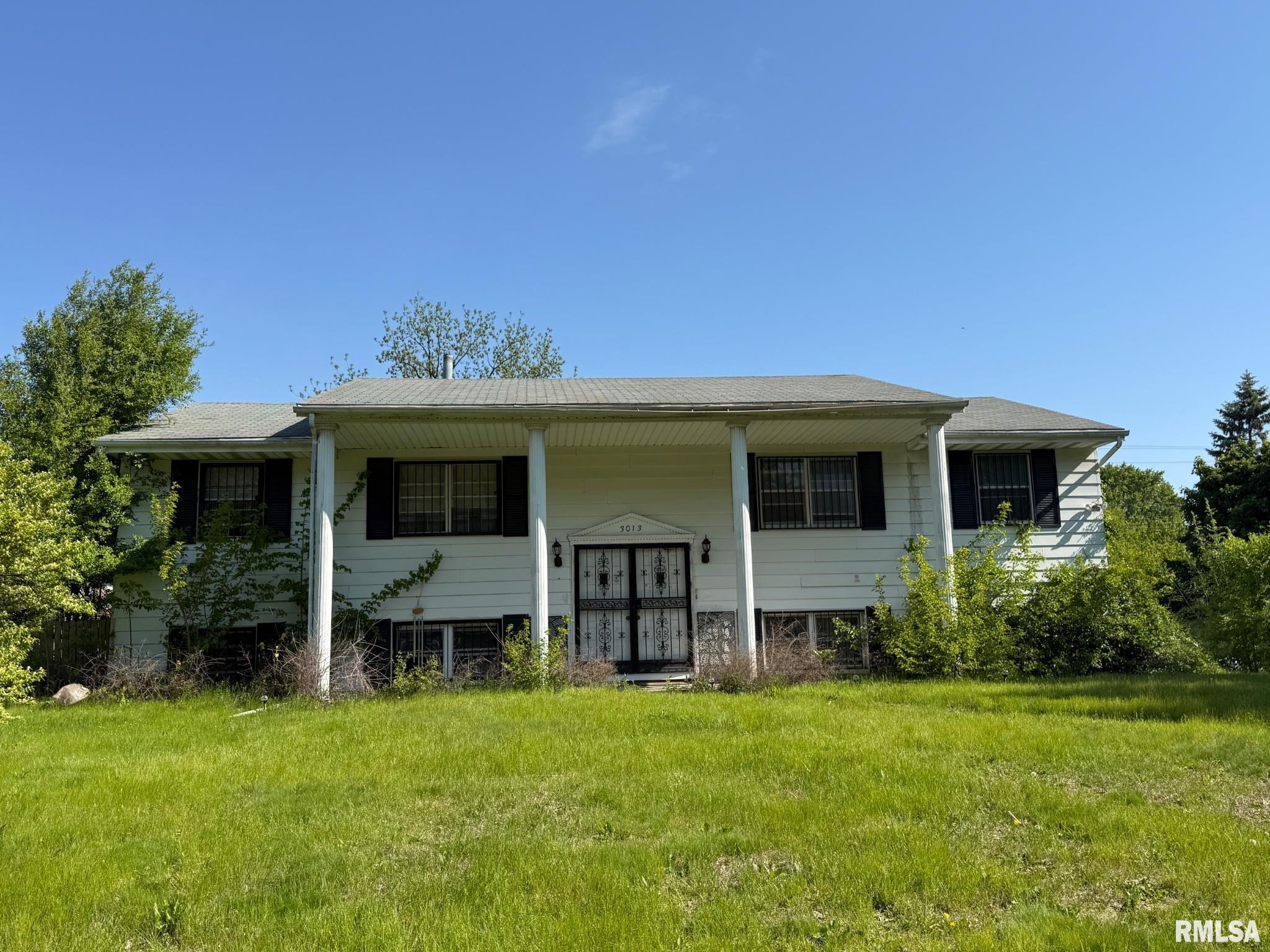 3013 West Westport Road Peoria, IL 61615 - Photo 1 of 12