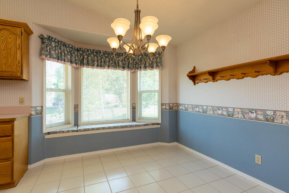 8906 Rockinghorse Lane Klamath Falls, OR 97603 - Photo 18 of 32 Breakfast Nook