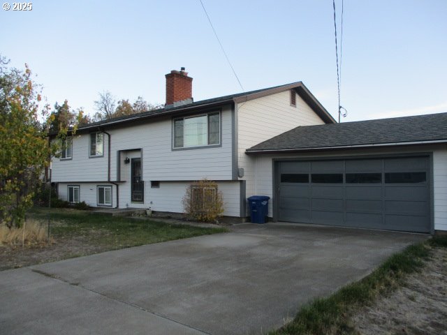 558 East Fulton Street Union, OR 97883 - Photo 2 of 41 a front view of a house with a yard