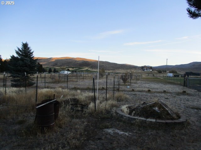 558 East Fulton Street Union, OR 97883 - Photo 23 of 41 a view of a backyard