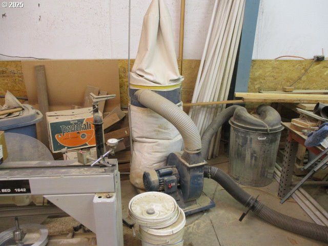 558 East Fulton Street Union, OR 97883 - Photo 30 of 41 a bathroom with a toilet and a sink