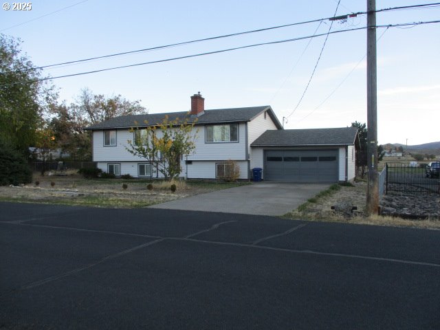 558 East Fulton Street Union, OR 97883 - Photo 3 of 41 a house view with a street