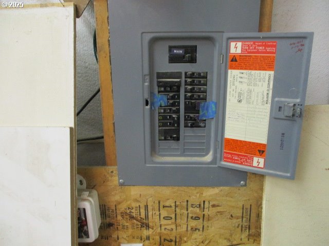 558 East Fulton Street Union, OR 97883 - Photo 34 of 41 a view of front door of house