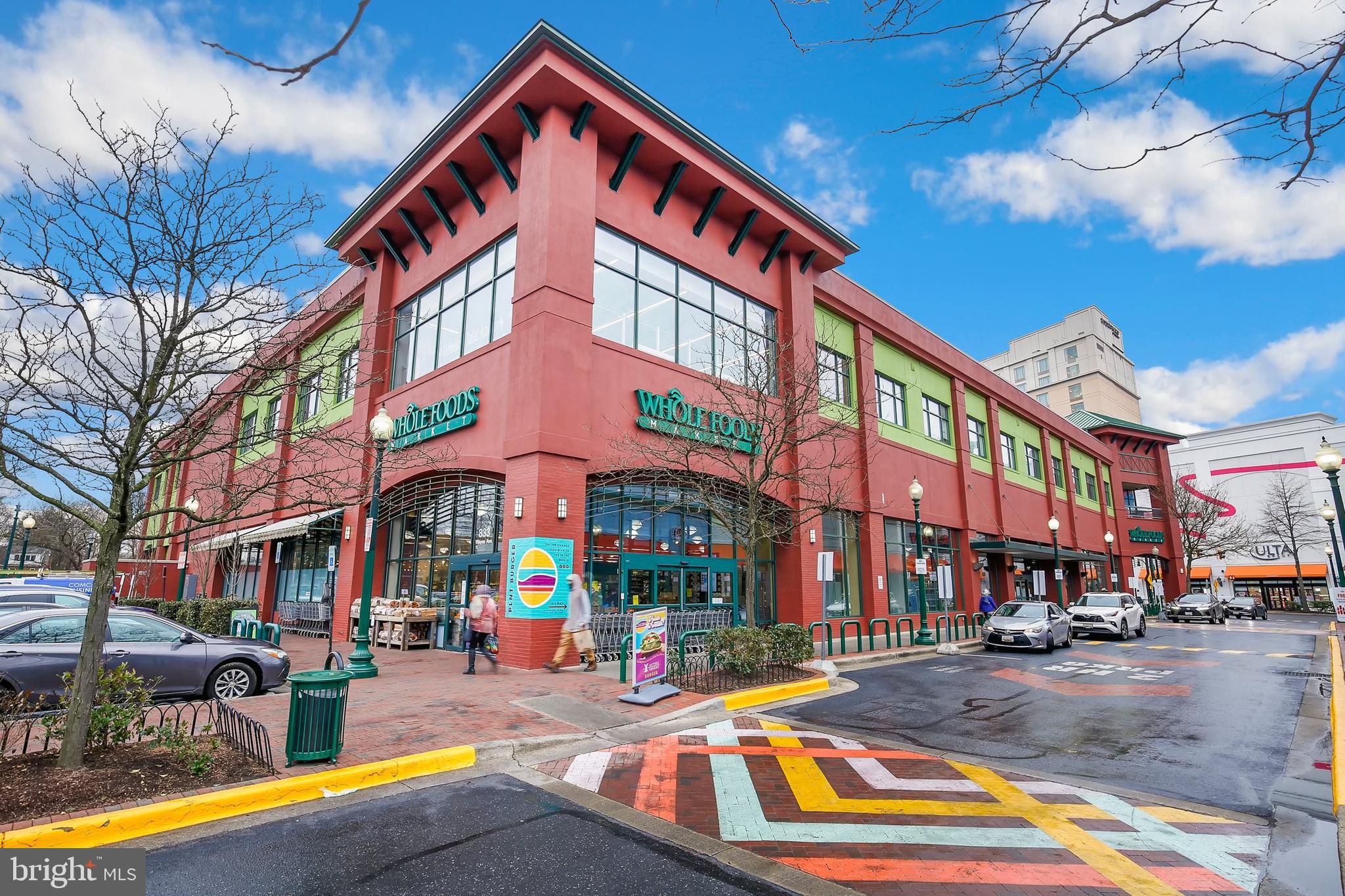8601 Mayfair Place Silver Spring, MD 20910 - Photo 52 of 63 a view of a building with a swimming pool and sitting area
