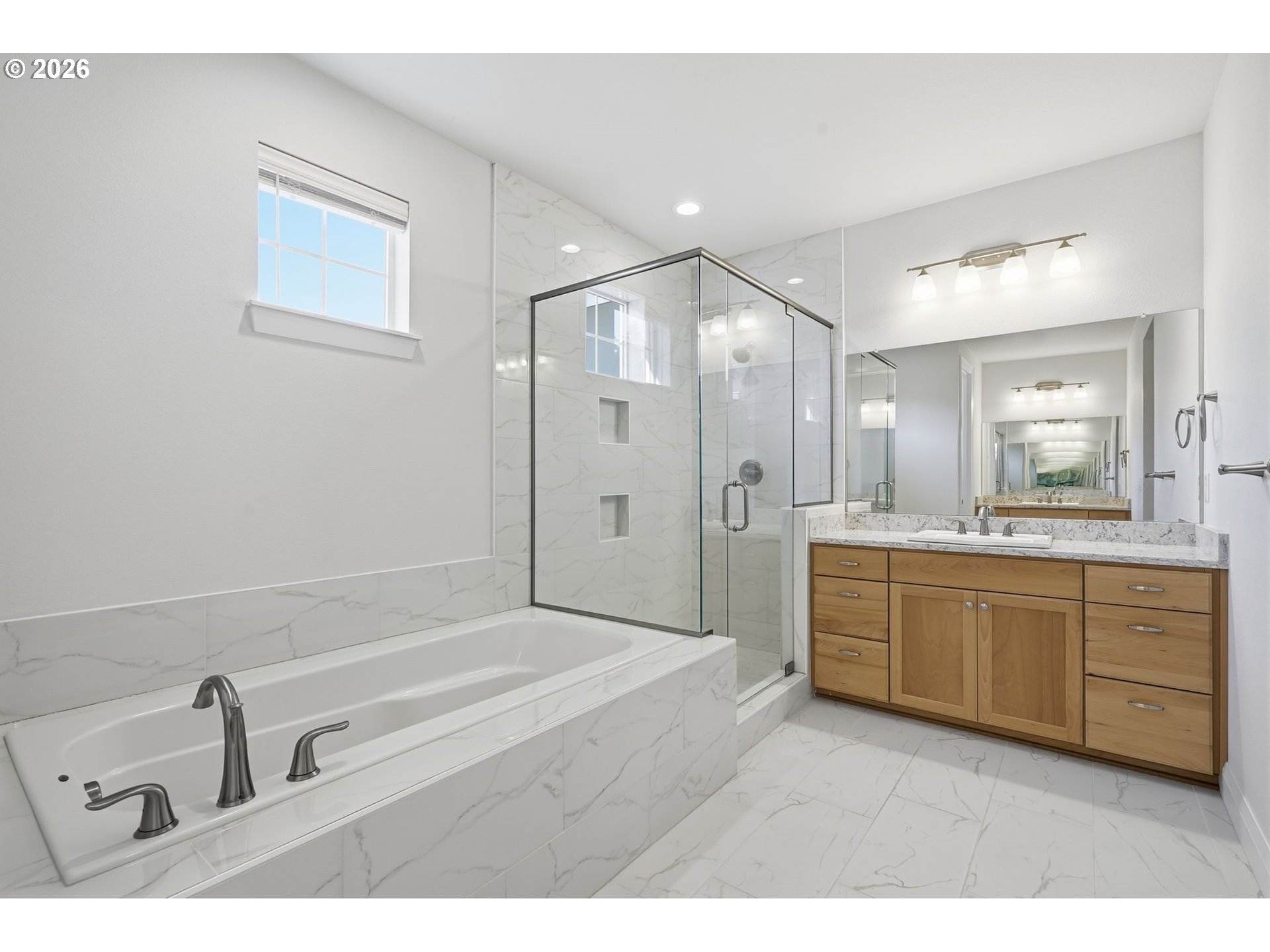 965 West Magnolia Loop Washougal, WA 98671 - Photo 25 of 41 Owner's Suite Bathroom