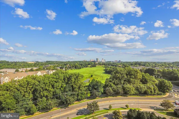 $167,500 | 10500 Rockville Pike, Unit 328, Rockville, MD 20852