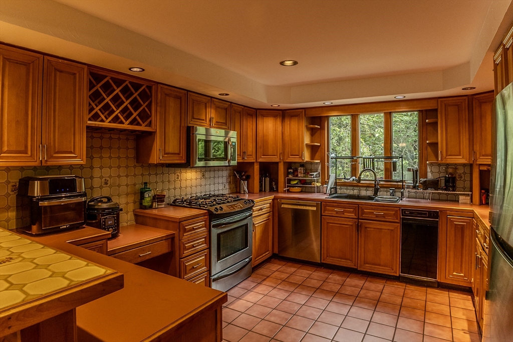 68 Davis Road Westport, MA 02790 - Photo 2 of 19