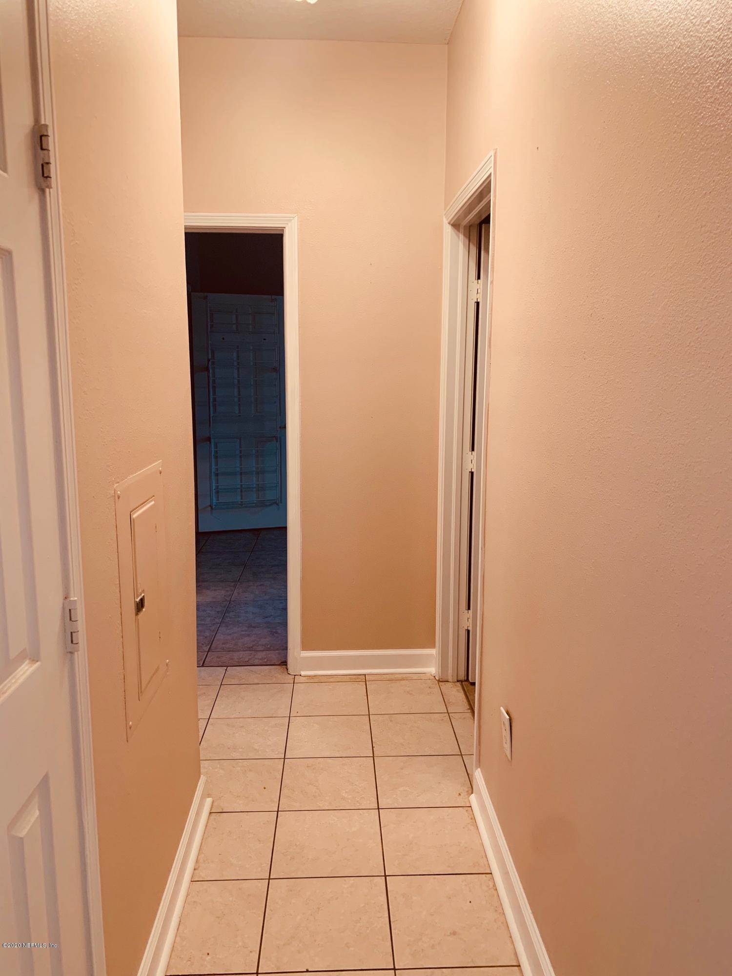 10550 Baymeadows Road, Unit 304 Jacksonville, FL 32256 - Photo 7 of 28 304 - hallway