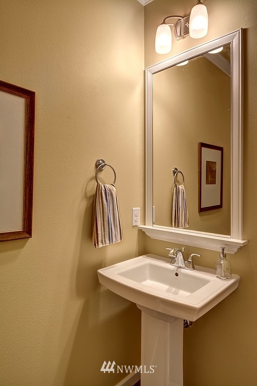5523 Northeast 9th Street Renton, WA 98059 - Photo 5 of 18