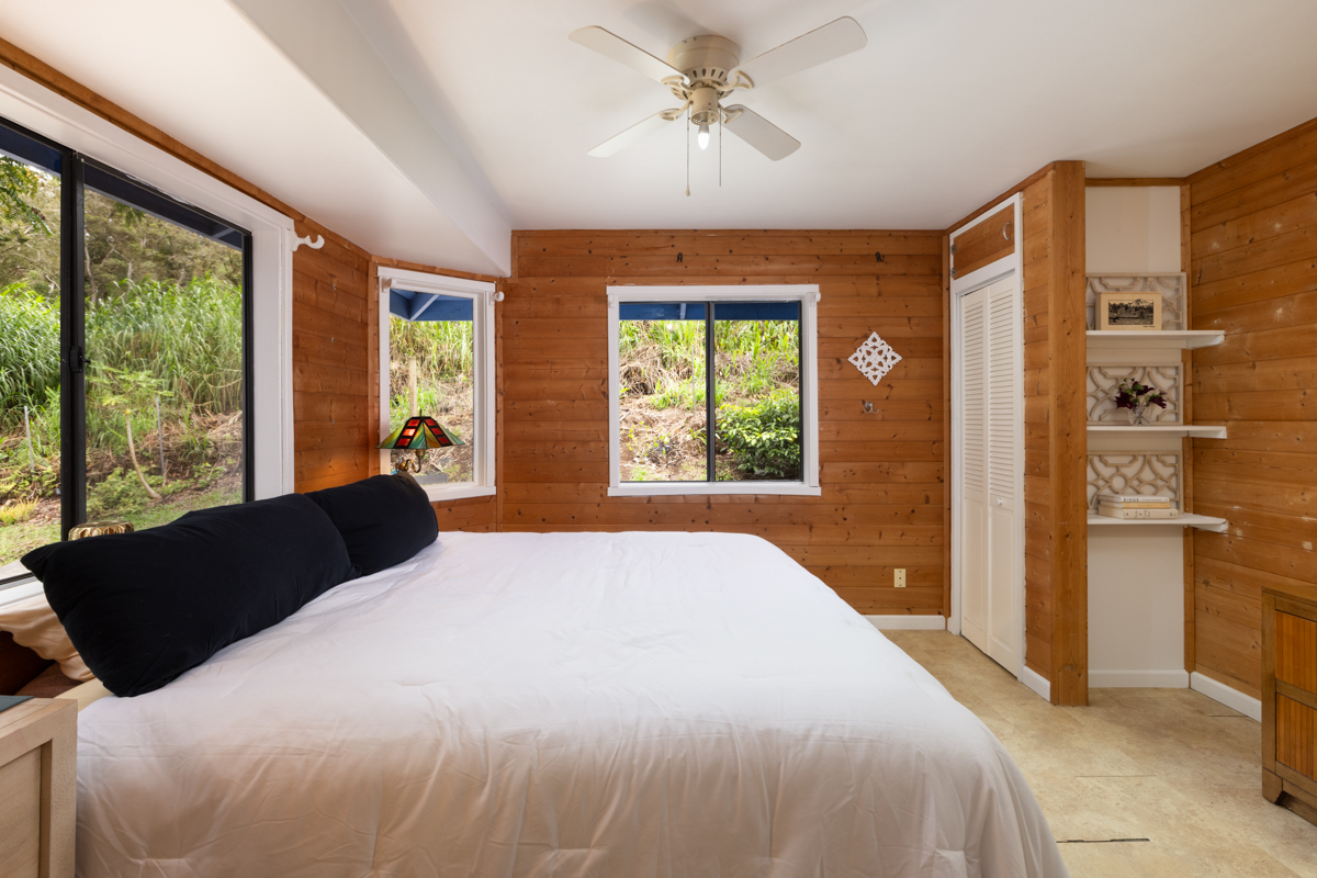 45-1006 Kalehua Road Honokaa, HI 96727 - Photo 13 of 29 a bedroom with a large bed and a window