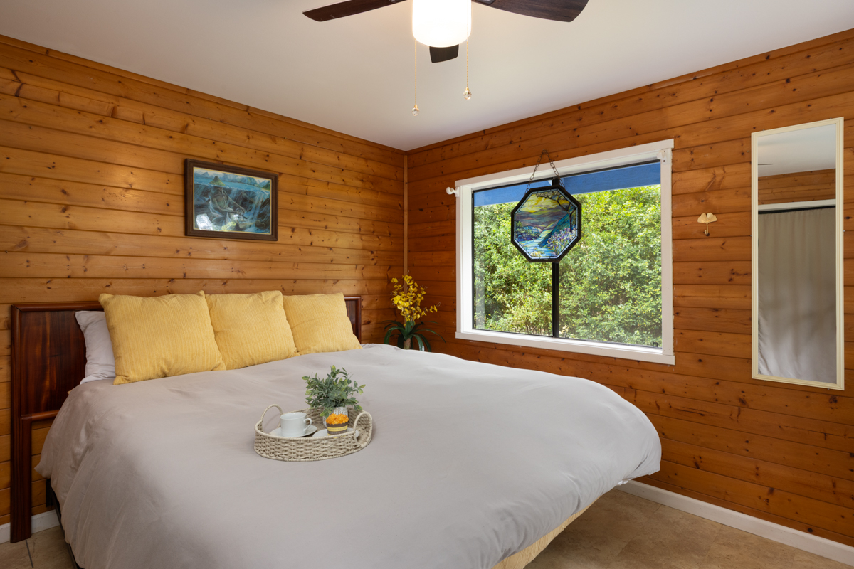 45-1006 Kalehua Road Honokaa, HI 96727 - Photo 16 of 29 a bed sitting in a bedroom next to a window