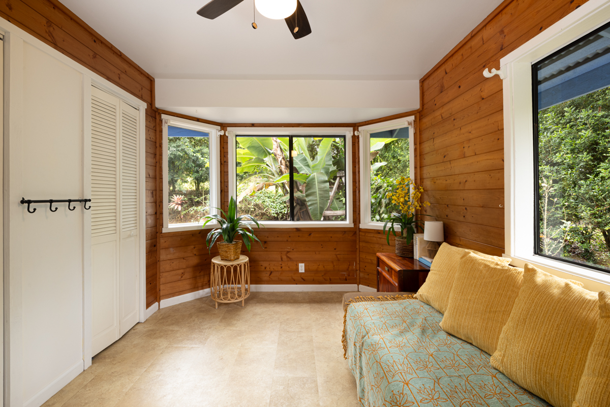 45-1006 Kalehua Road Honokaa, HI 96727 - Photo 19 of 29 a living room with furniture and a window