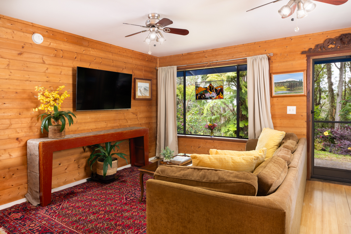 45-1006 Kalehua Road Honokaa, HI 96727 - Photo 3 of 29 a living room with furniture and a flat screen tv