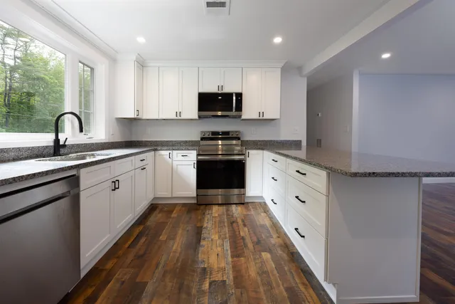 $439,900 | 222 Daniel Webster Highway, Boscawen, NH 03303