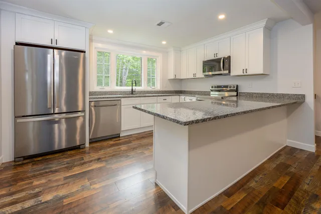 $439,900 | 222 Daniel Webster Highway, Boscawen, NH 03303