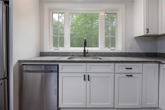 $439,900 | 222 Daniel Webster Highway, Boscawen, NH 03303