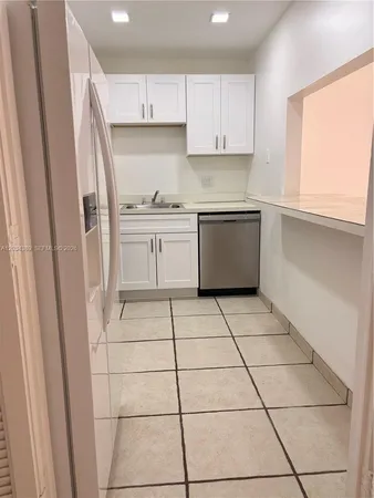 $1,575 | 4154 Inverrary Drive, Unit 206, Lauderhill, FL 33319