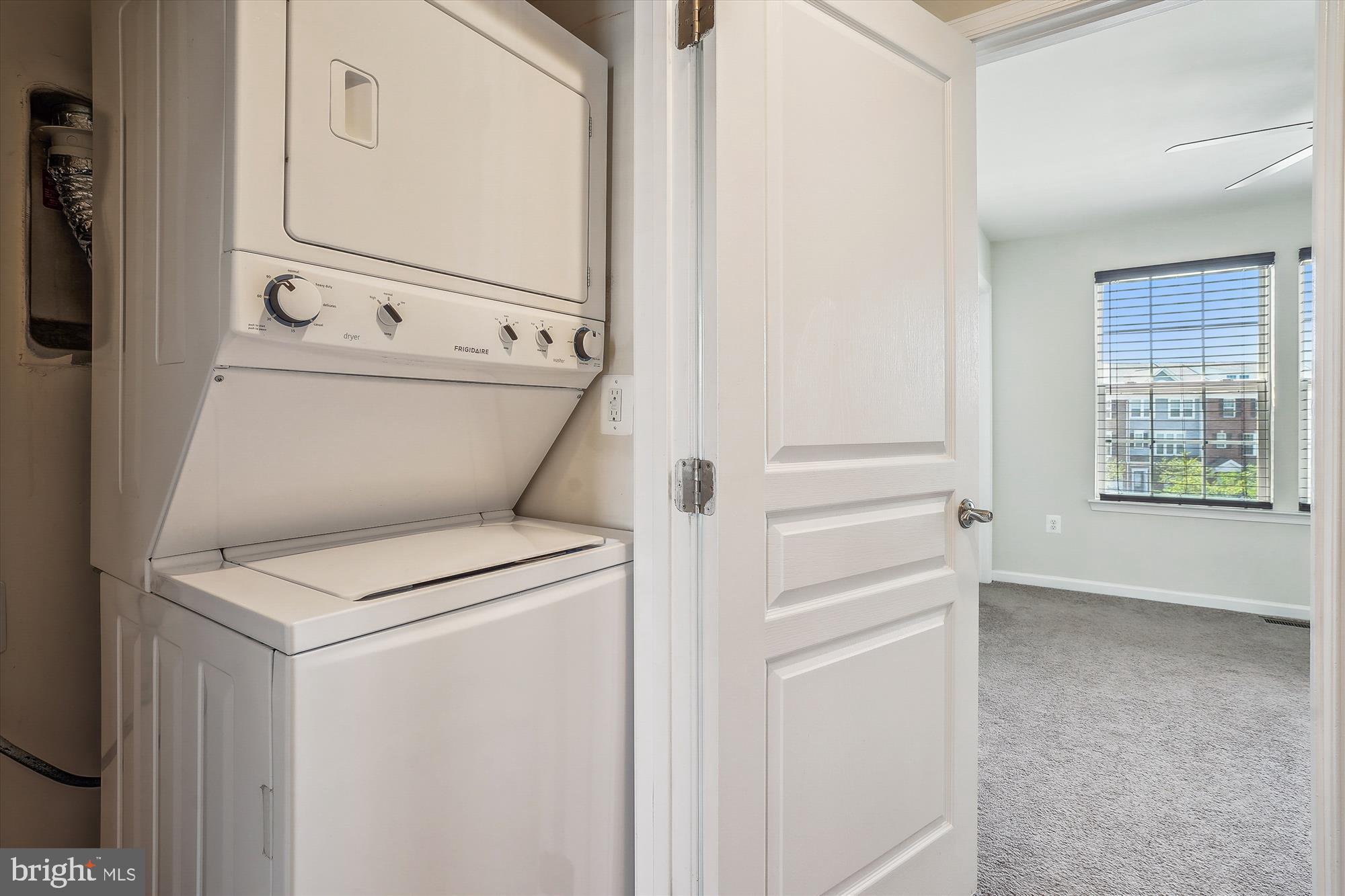 8359 Scotland Loop Manassas, VA 20109 - Photo 13 of 24 a utility room with dryer and washer