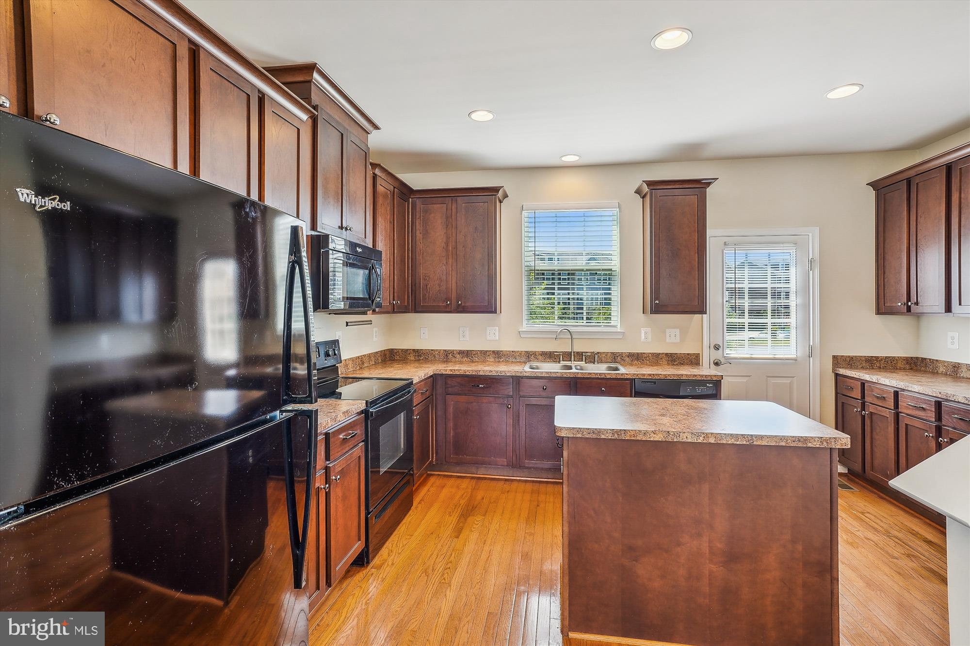 8359 Scotland Loop Manassas, VA 20109 - Photo 8 of 24 a kitchen with stainless steel appliances granite countertop sink stove top oven and cabinets