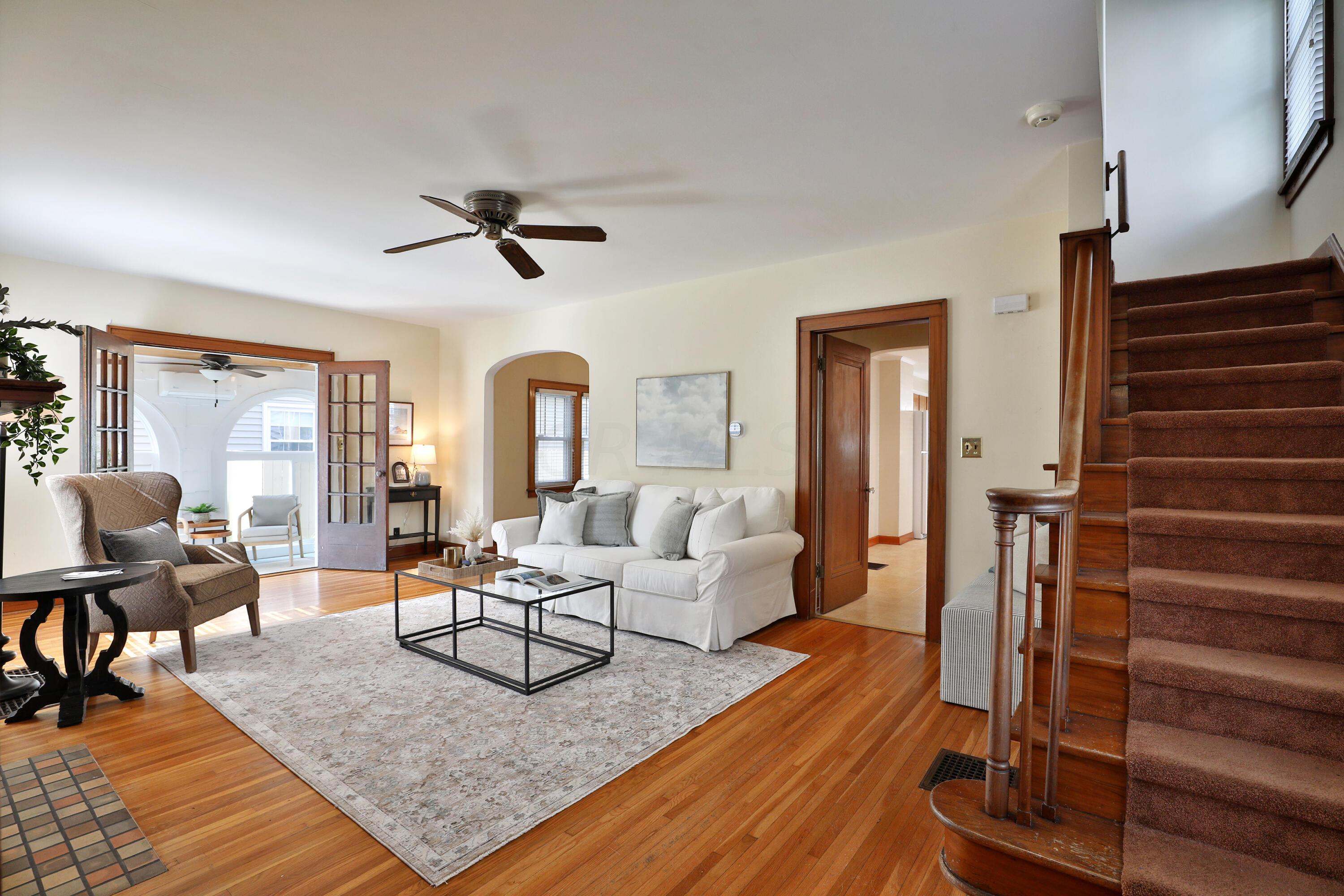 137 North Cassingham Road Columbus, OH 43209 - Photo 8 of 47 Living Room