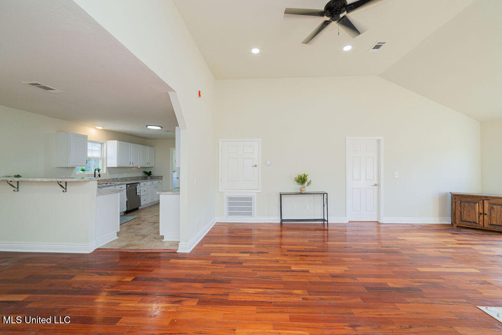 316 Bayview Street Pass Christian, MS 39571 - Photo 12 of 37 5V9A0991