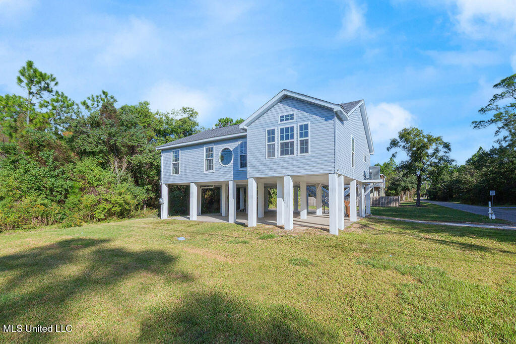 316 Bayview Street Pass Christian, MS 39571 - Photo 2 of 37 5V9A0939