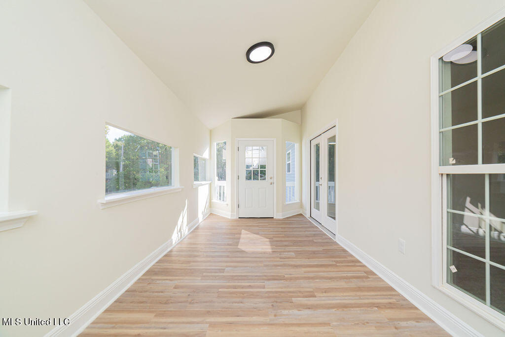 316 Bayview Street Pass Christian, MS 39571 - Photo 4 of 37 5V9A1010