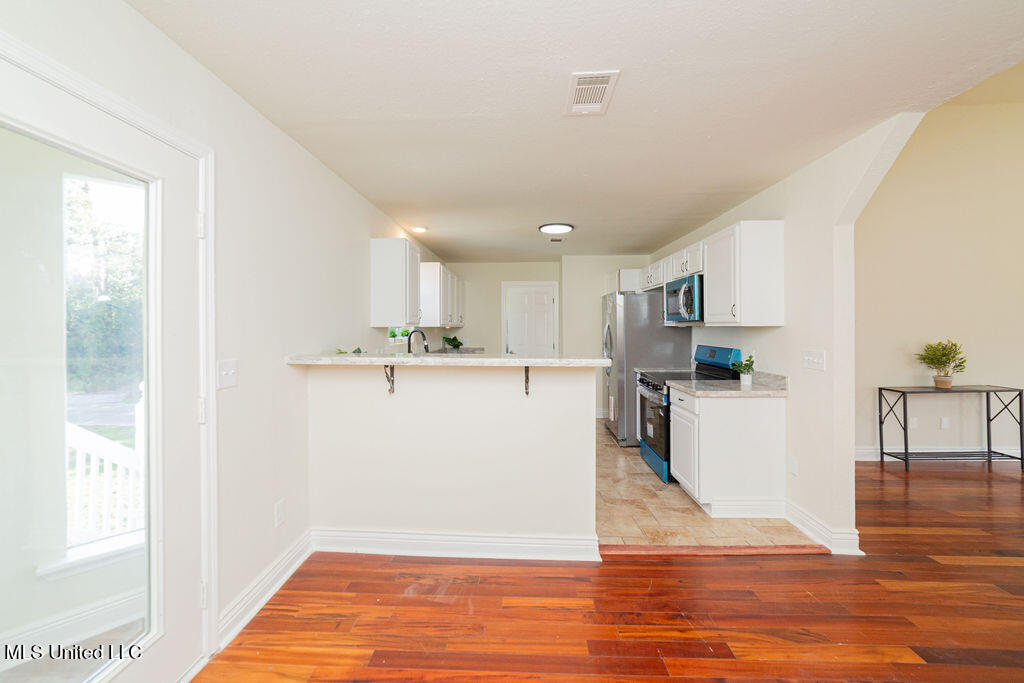 316 Bayview Street Pass Christian, MS 39571 - Photo 6 of 37 5V9A0996