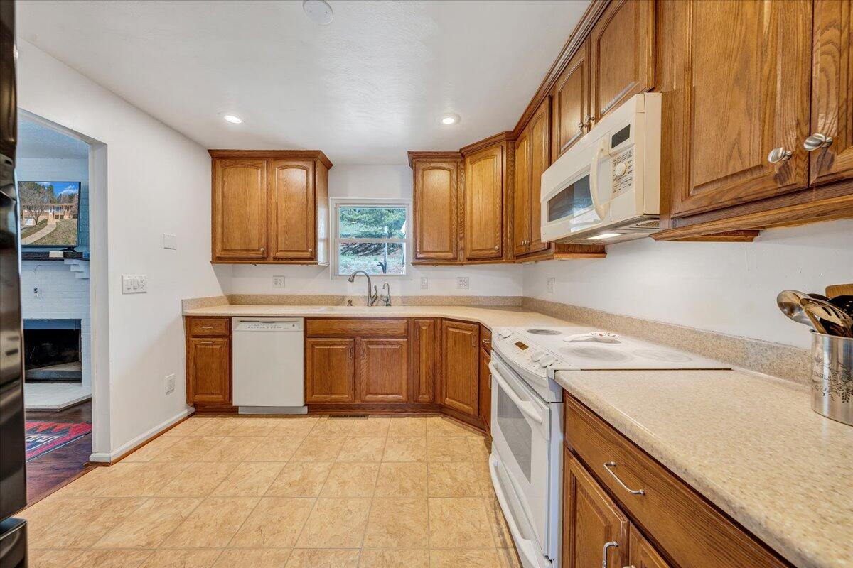 6224 Merriman Road Roanoke, VA 24018 - Photo 14 of 55 14-MIB06158