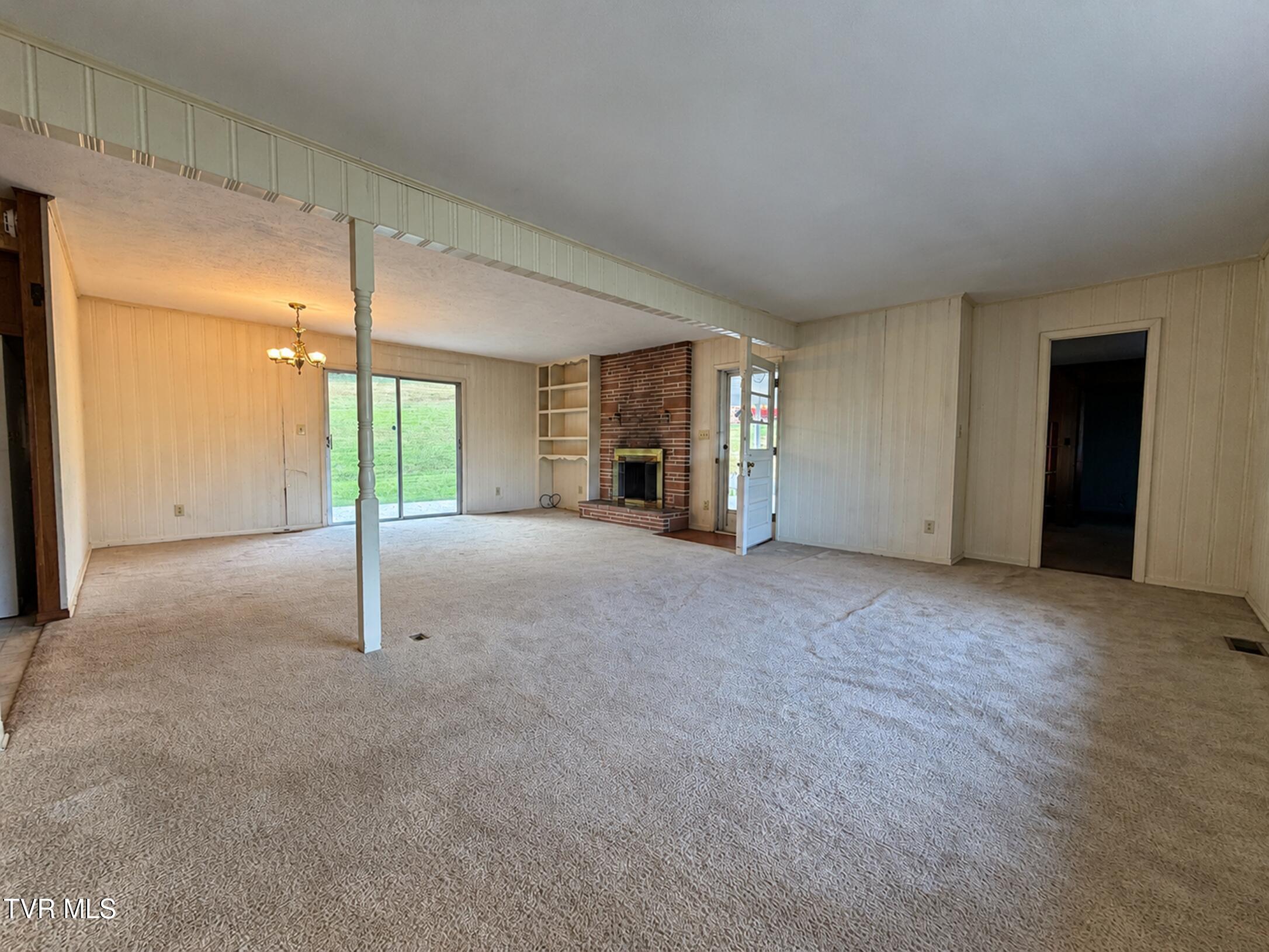 701 Pine Ridge Road Johnson City, TN 37601 - Photo 8 of 26 LivingRoomOrig