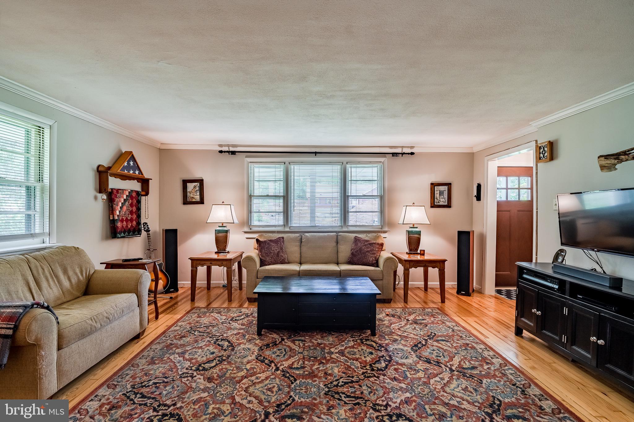 34 Benburb Road Phoenixville, PA 19460 - Photo 17 of 57 Open living room