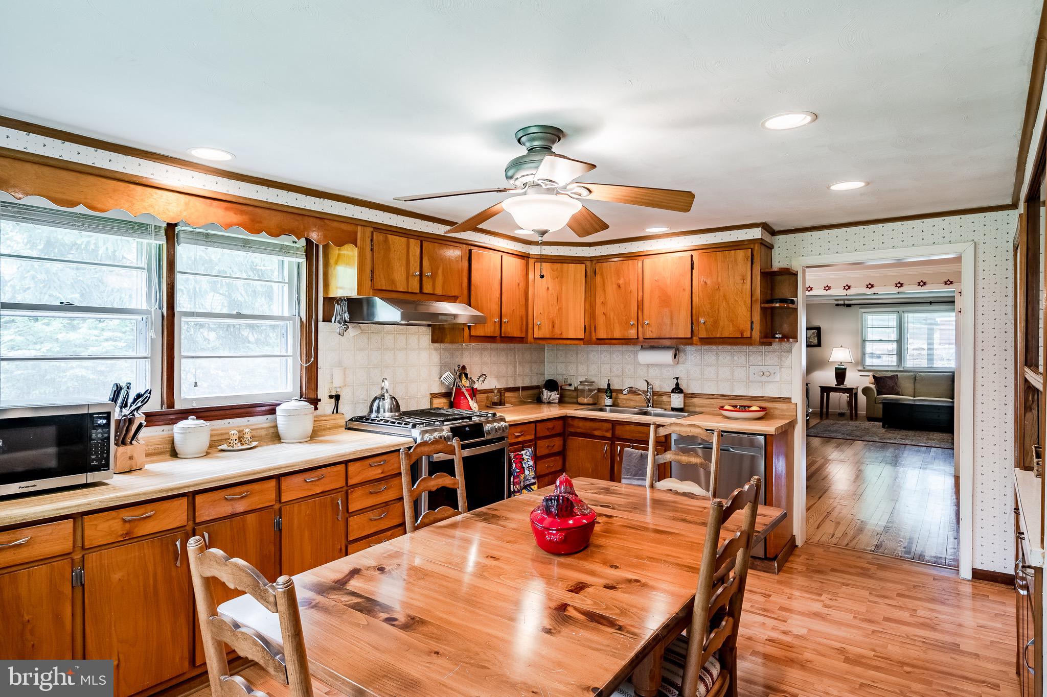 34 Benburb Road Phoenixville, PA 19460 - Photo 35 of 57 Large kitchen