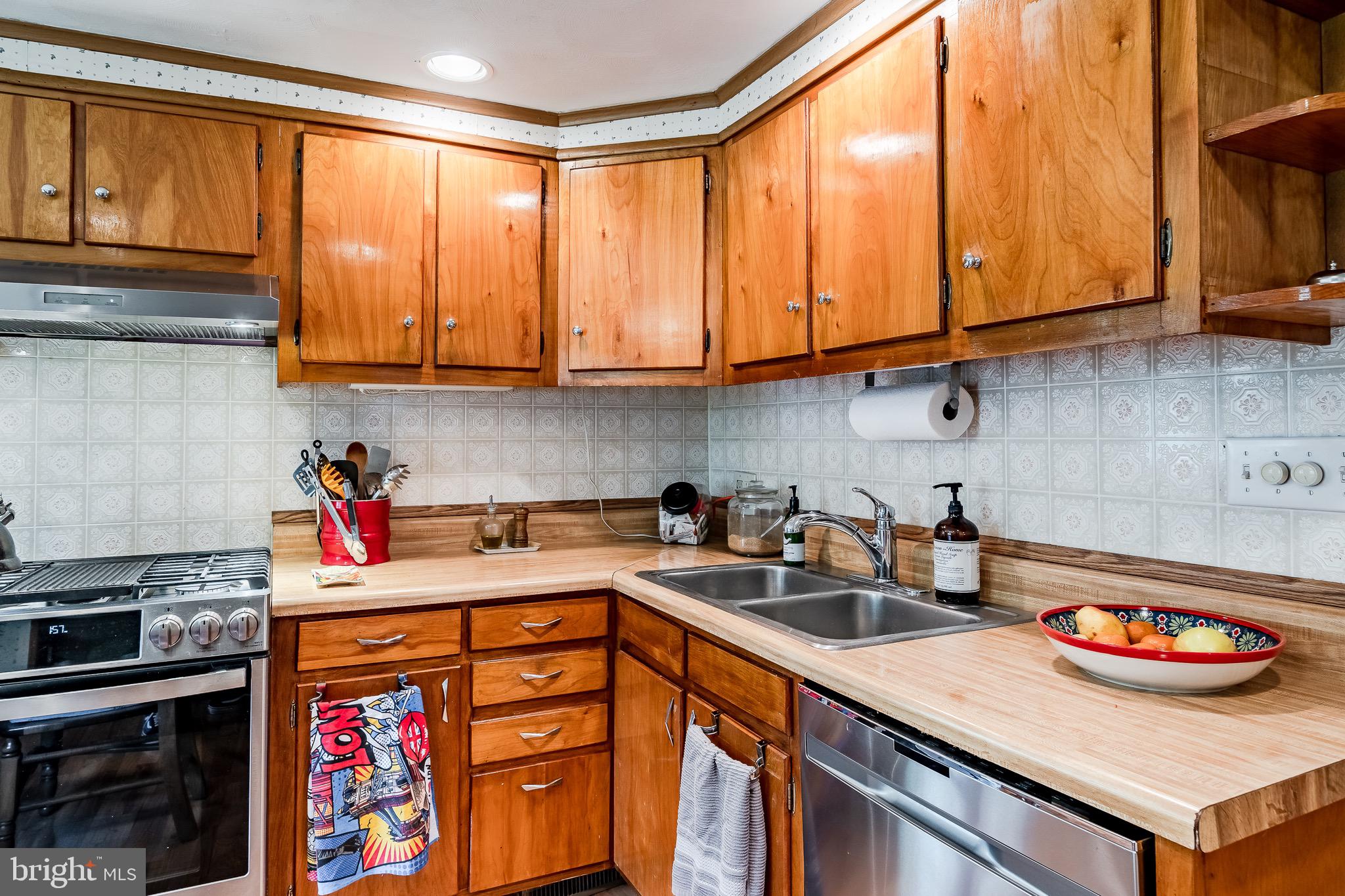 34 Benburb Road Phoenixville, PA 19460 - Photo 38 of 57 Large kitchen