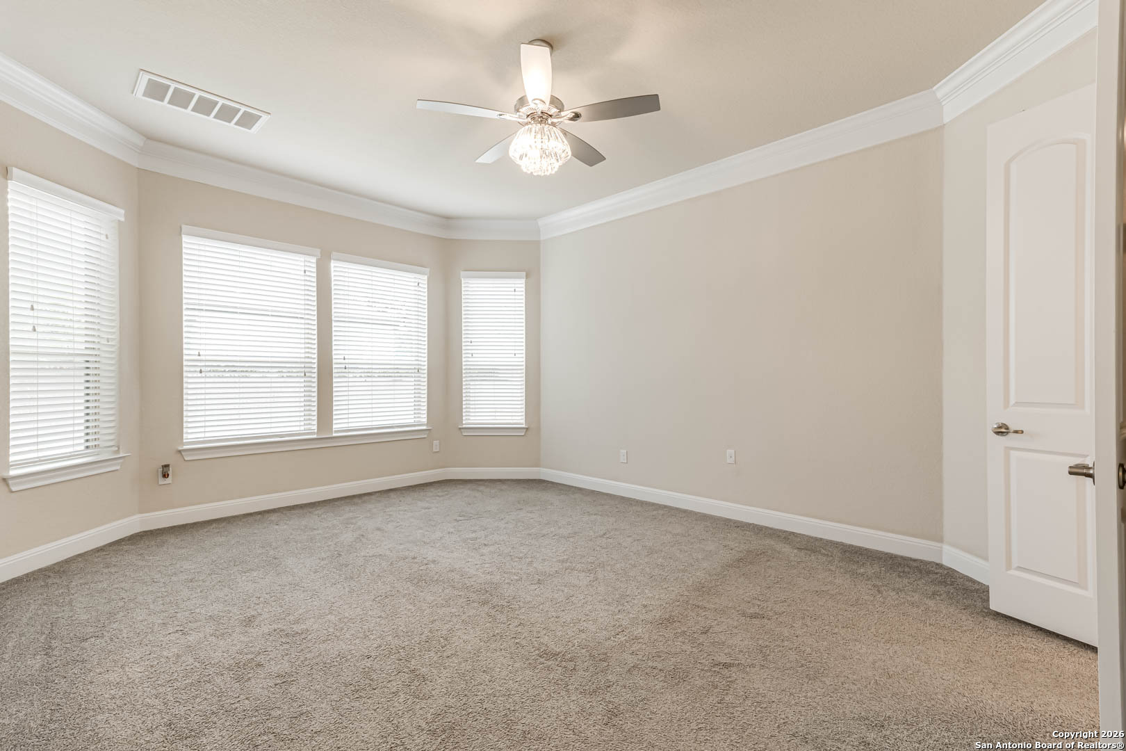17419 Hillsedge Road San Antonio, TX 78257 - Photo 25 of 57 an empty room with windows and ceiling fan