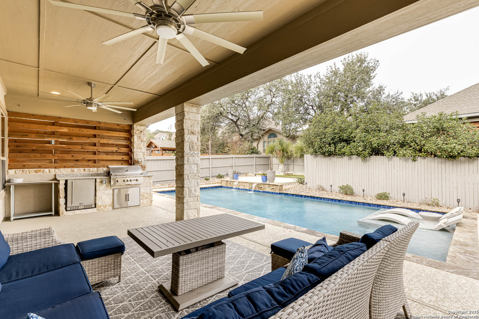 17419 Hillsedge Road San Antonio, TX 78257 - Photo 49 of 57 a living room with furniture