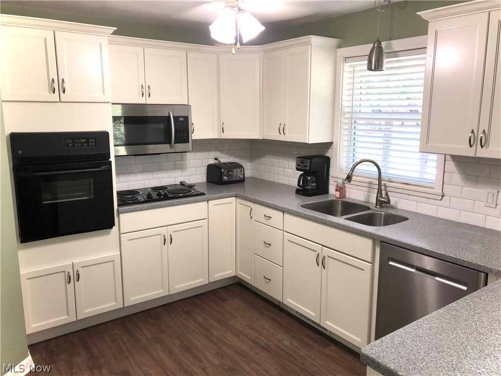 5955 Dailey Road New Franklin, OH 44319 - Photo 4 of 21