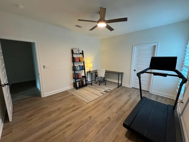 a view of a livingroom with furniture and a ceiling fan